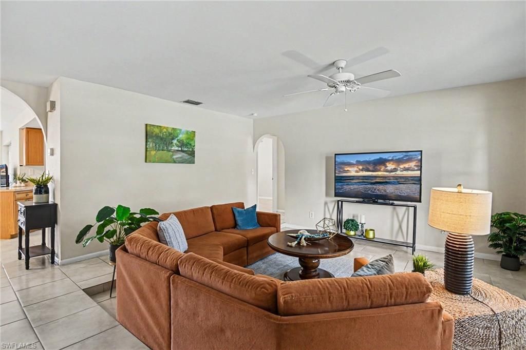 610 Retunda Pkwy W, Cape Coral, FL 33904 Photo