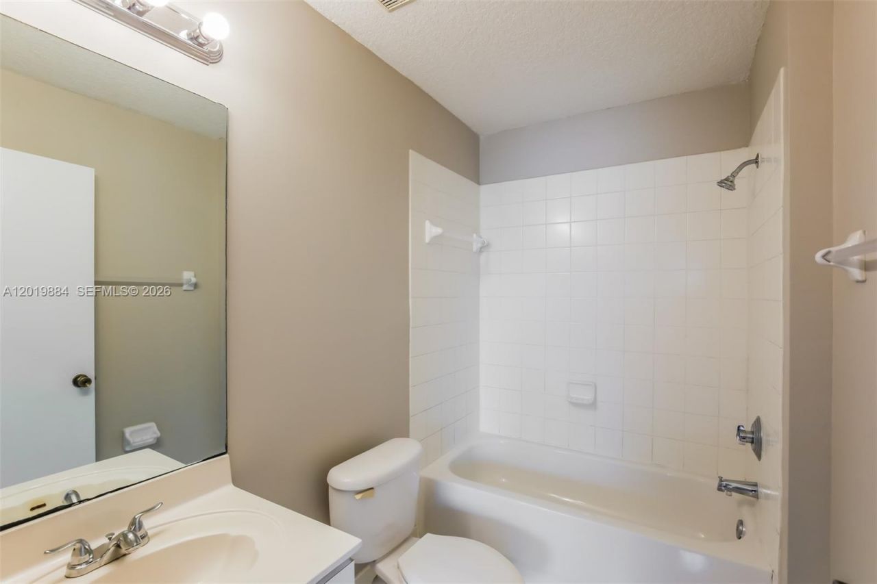 925 NE 34th Ave, Unit 203, Homestead, FL 33033 Photo