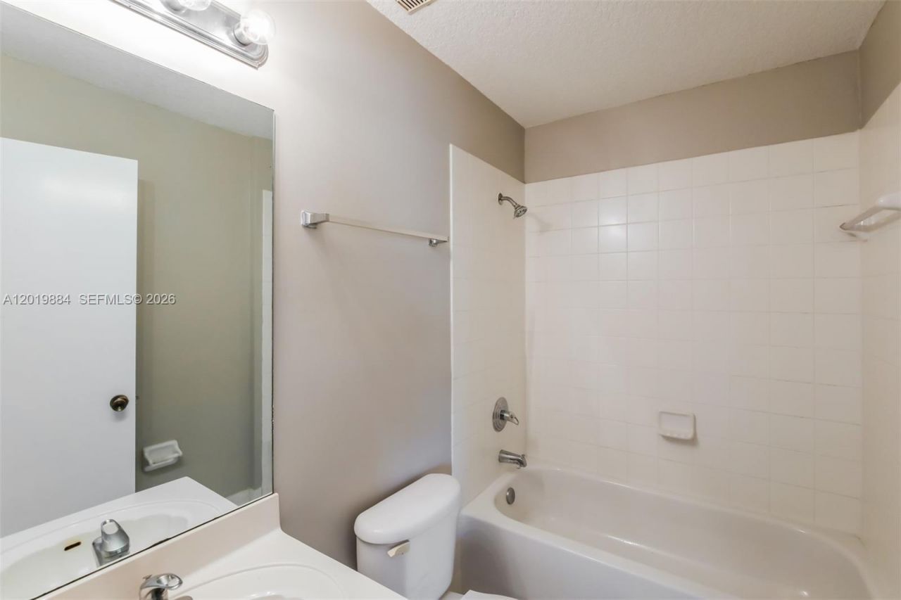 925 NE 34th Ave, Unit 203, Homestead, FL 33033 Photo