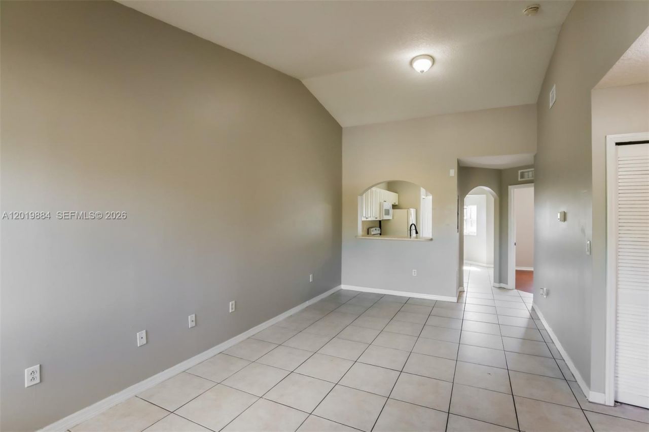 925 NE 34th Ave, Unit 203, Homestead, FL 33033 Photo