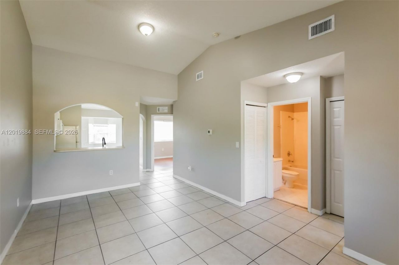 925 NE 34th Ave, Unit 203, Homestead, FL 33033 Photo