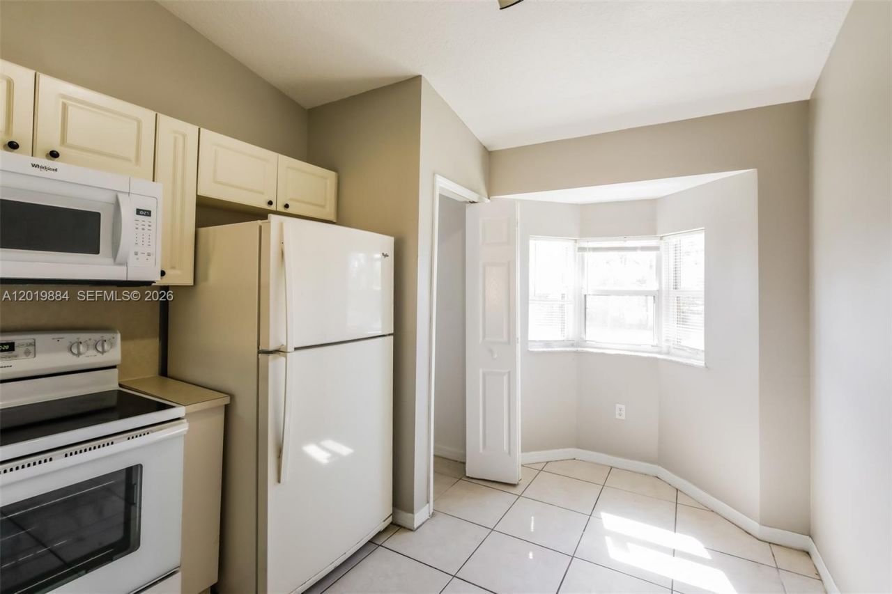 925 NE 34th Ave, Unit 203, Homestead, FL 33033 Photo