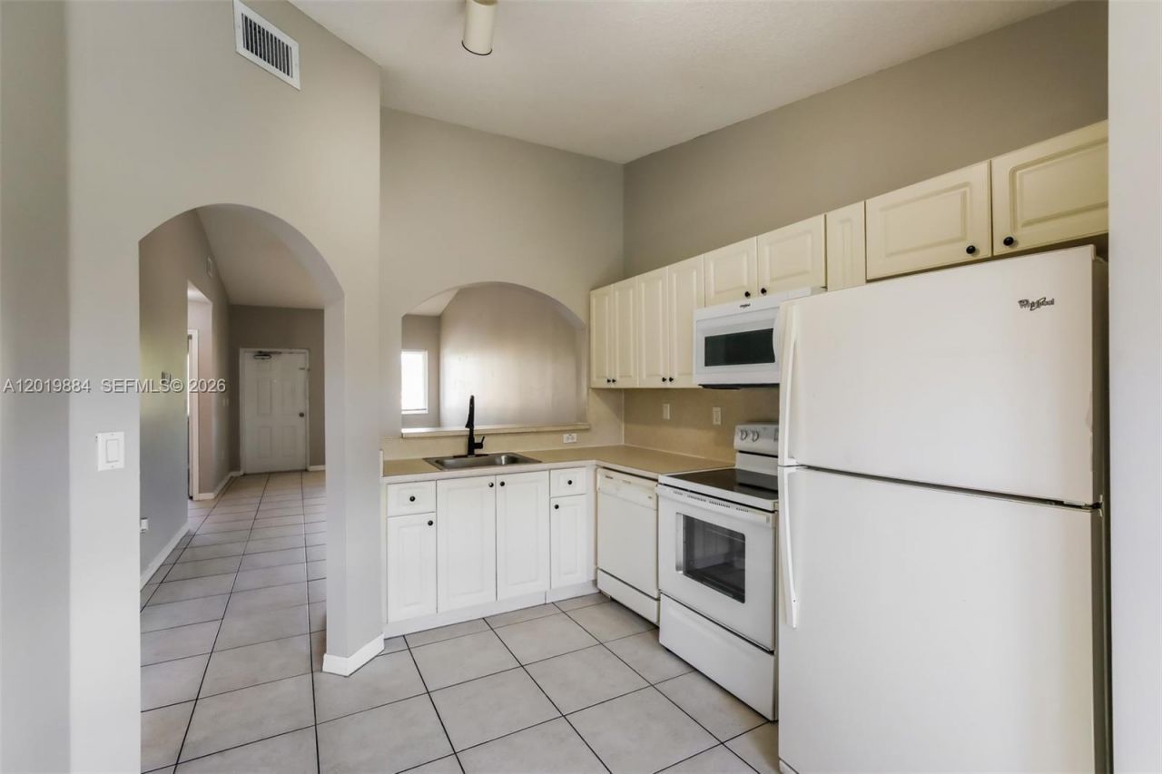 925 NE 34th Ave, Unit 203, Homestead, FL 33033 Photo