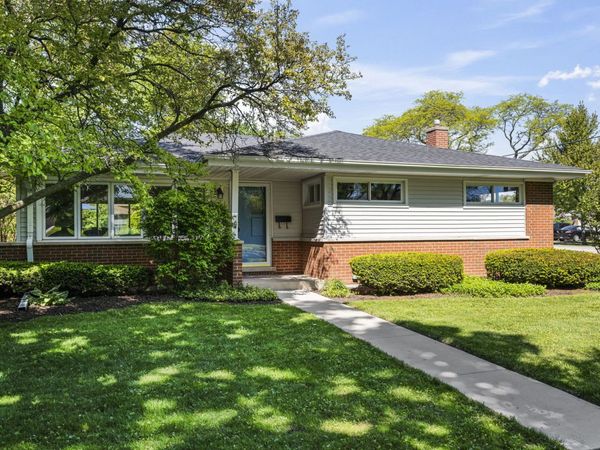 132 N PHELPS Avenue , Arlington Heights, IL 60004