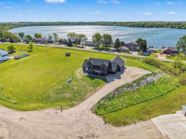 19347 Lake Volney Circle, Le Center, MN 56057