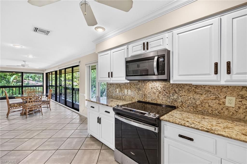 200 Wyndemere Way , Unit B402, Naples, FL 34105 Photo
