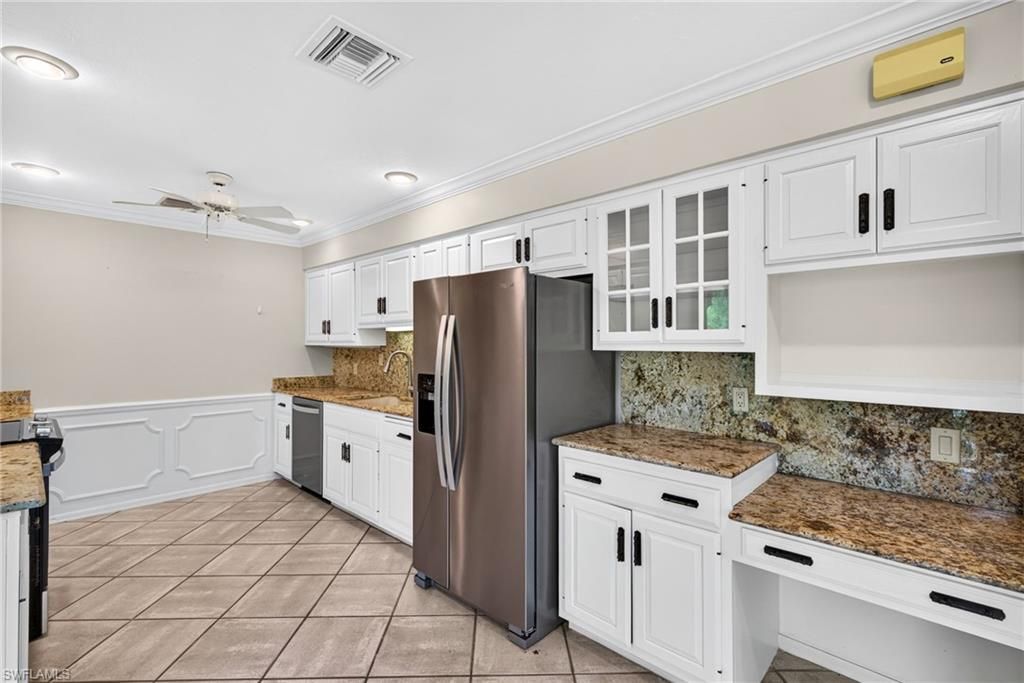 200 Wyndemere Way, Unit B402, Naples, FL 34105 Photo