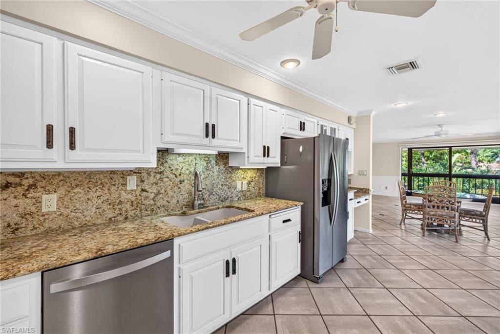 200 Wyndemere Way, Unit B402, Naples, FL 34105 Photo