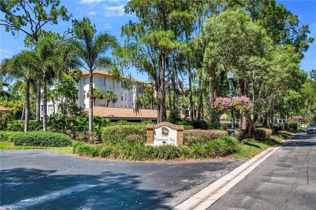 200 Wyndemere Way , Unit B402, Naples, FL 34105 Photo