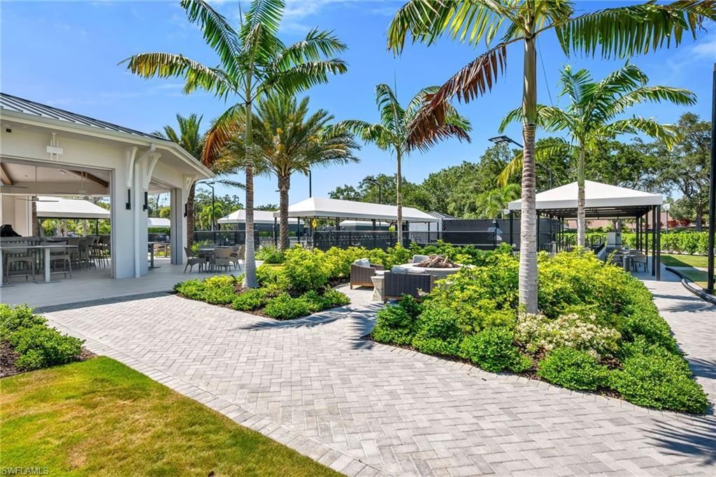 200 Wyndemere Way, Unit B402, Naples, FL 34105 Photo