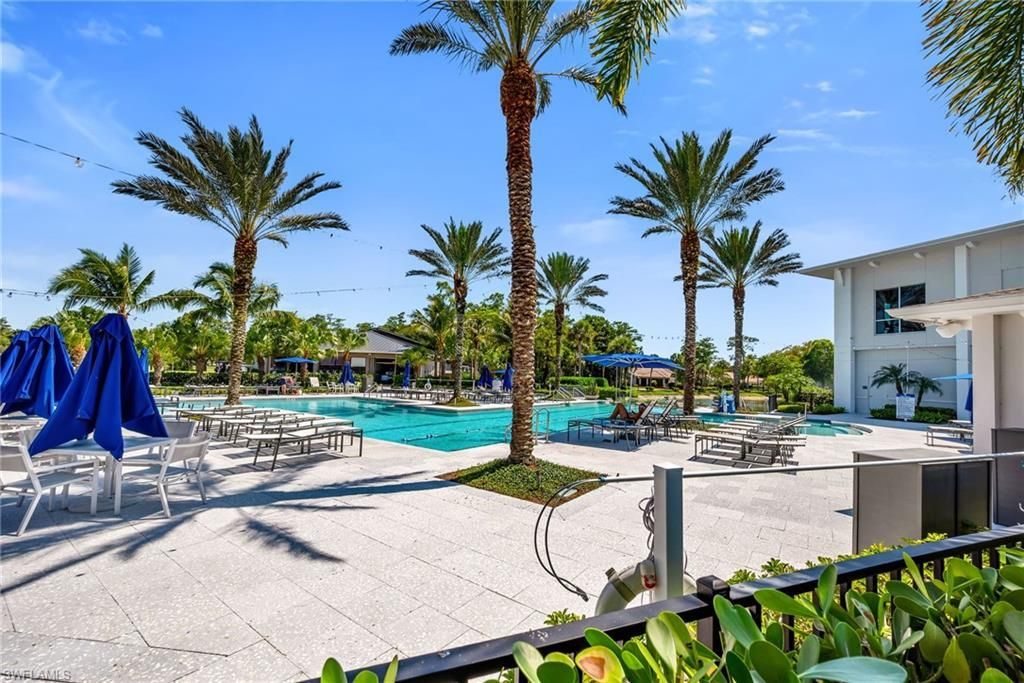200 Wyndemere Way , Unit B402, Naples, FL 34105 Photo