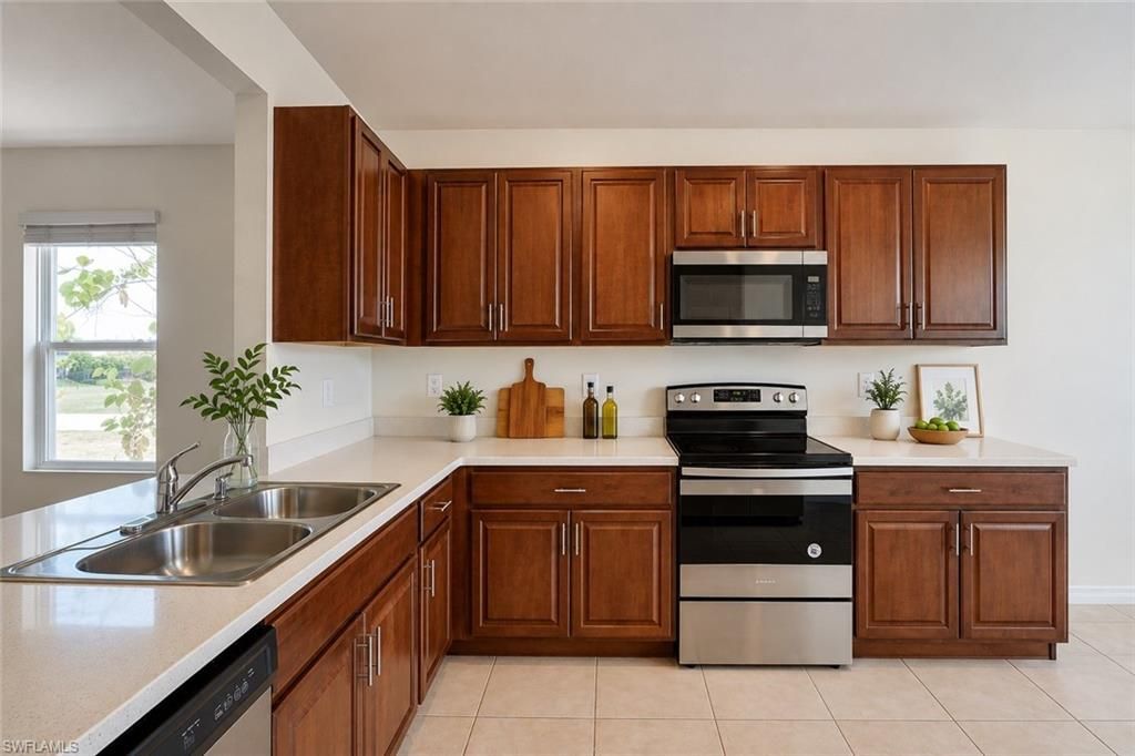 2220 NE 5th Ave , Cape Coral, FL 33909 Photo
