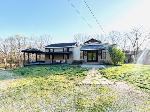 675 Mashburn Drive , Lenoir City, TN 37772