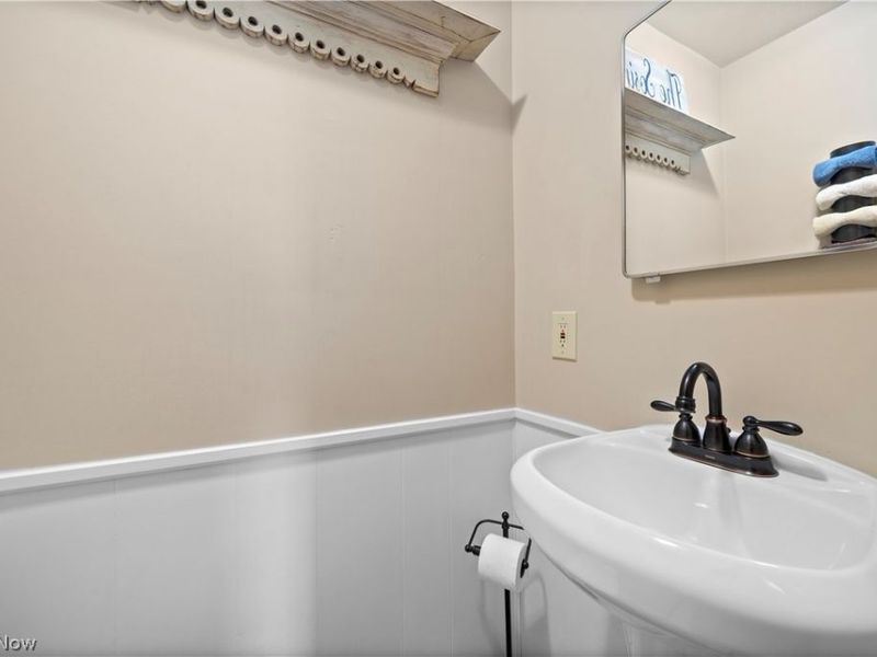 310 N Woodhill Drive, Amherst, OH 44001 Photo 32