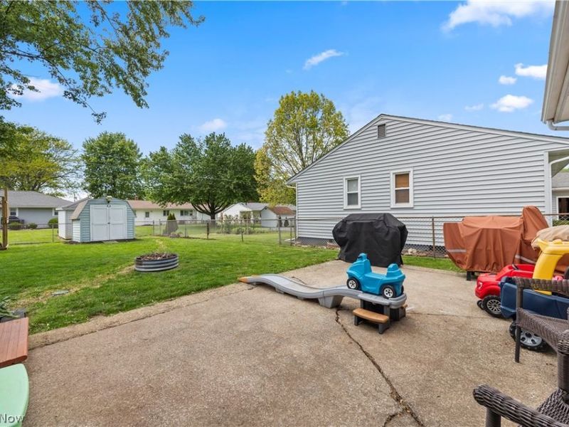 310 N Woodhill Drive, Amherst, OH 44001 Photo 38