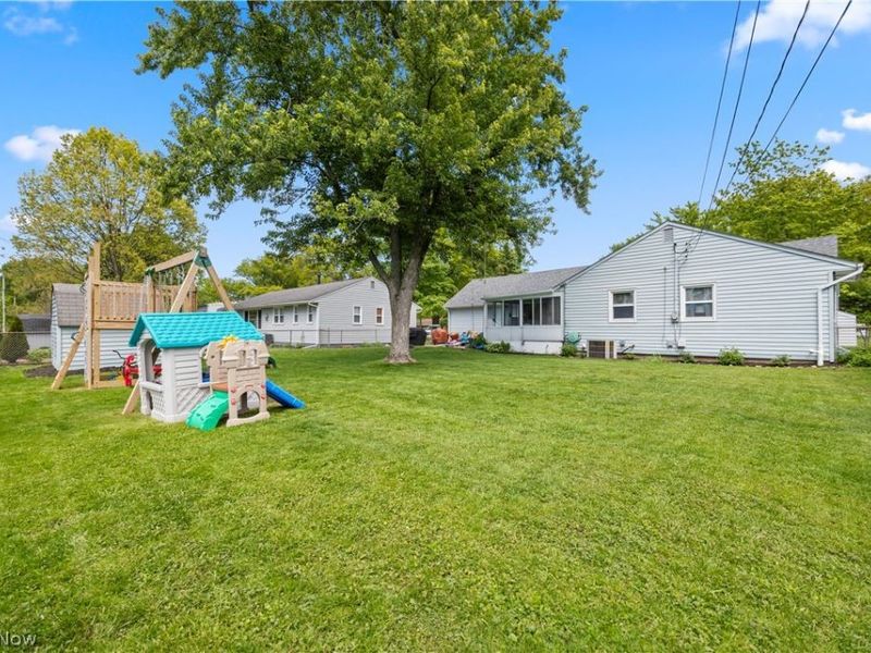310 N Woodhill Drive, Amherst, OH 44001 Photo 41