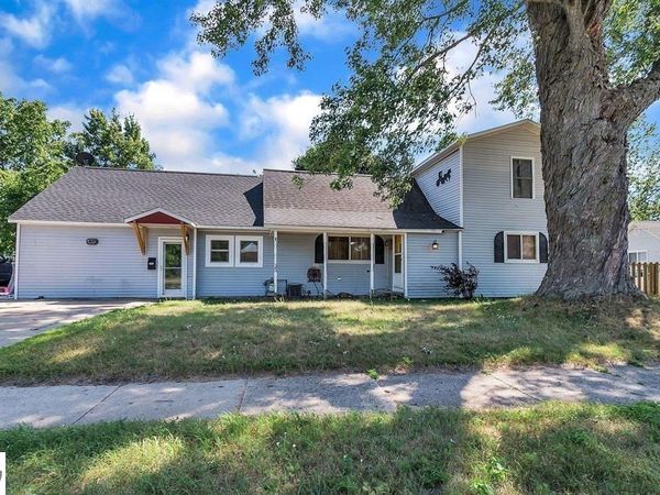817 Walnut Street, Cadillac, MI 49601