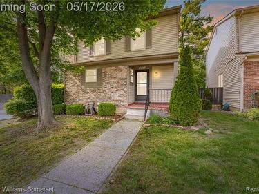 2907 Roundtree Drive, Troy, MI 48083