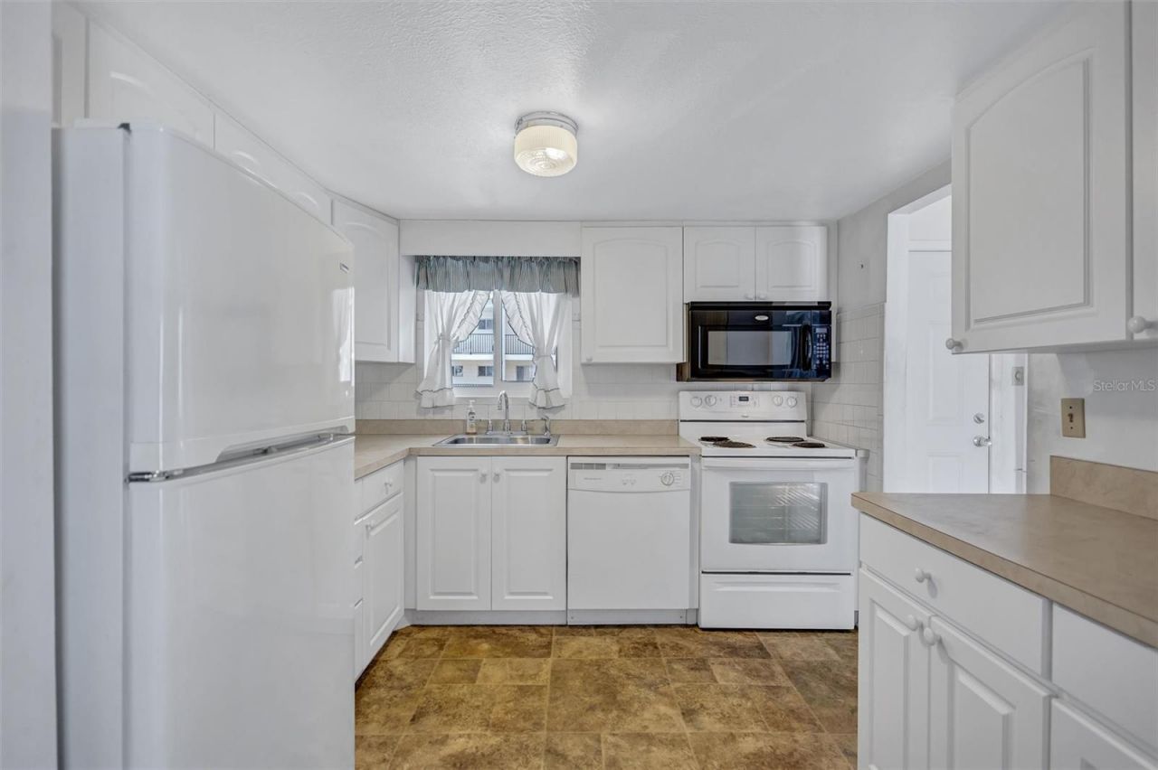 2217 Sunset Drive , Unit E27, Bradenton, FL 34207 Photo
