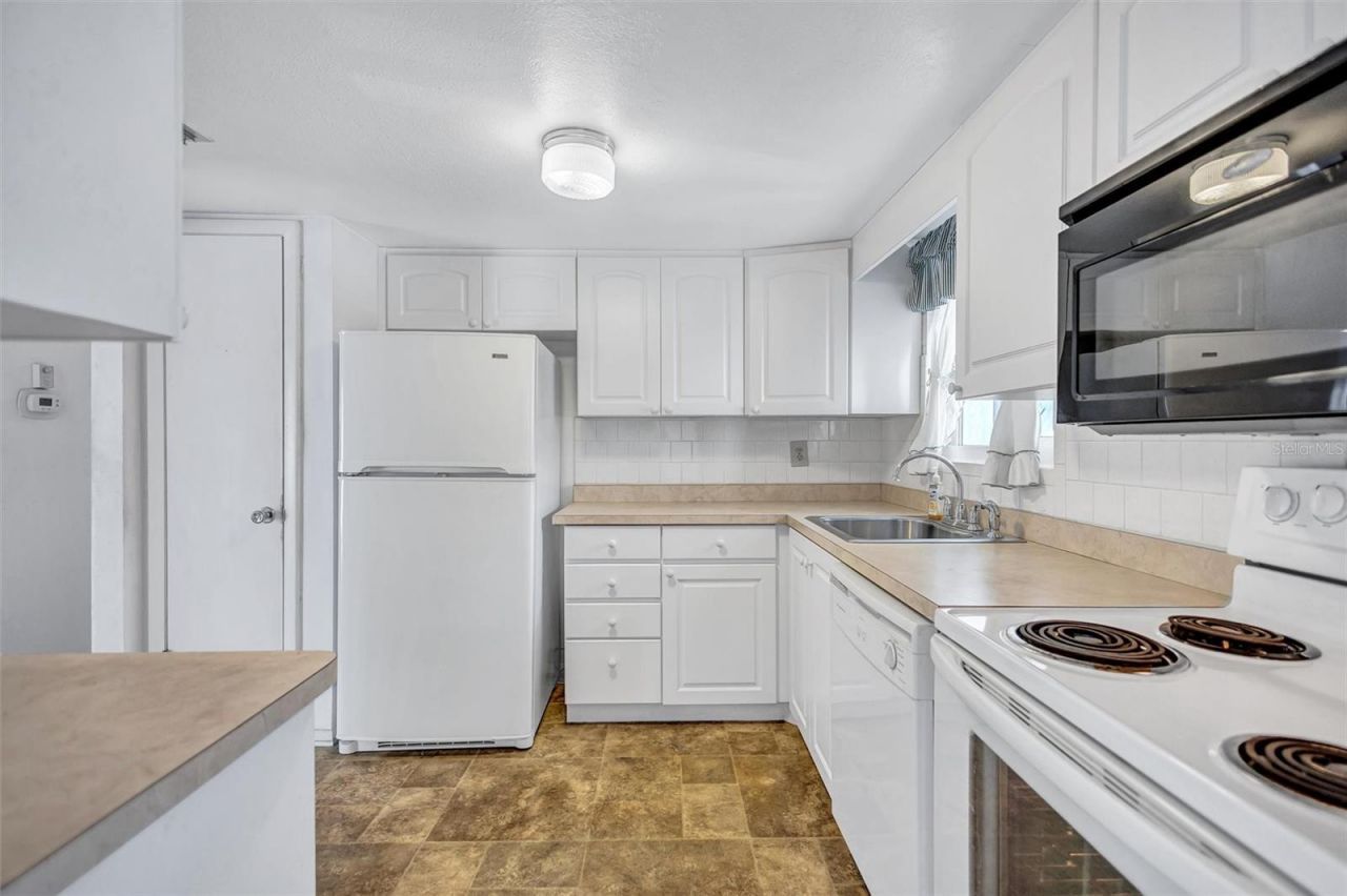 2217 Sunset Drive , Unit E27, Bradenton, FL 34207 Photo