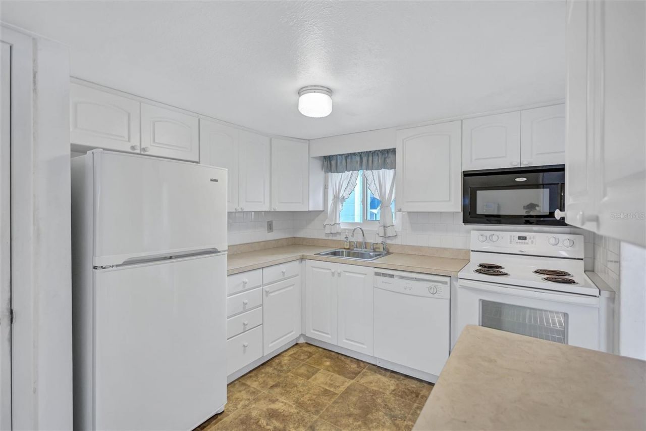 2217 Sunset Drive , Unit E27, Bradenton, FL 34207 Photo