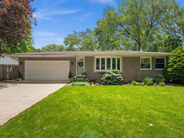 1515 Jewel Avenue , St. Charles, IL 60174