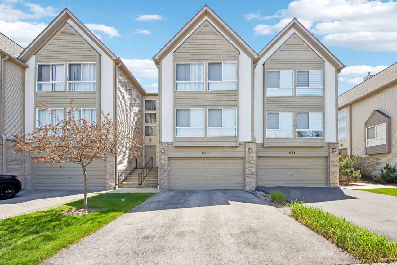 673 E Fountainview Drive, Unit 673, Mundelein, IL 60060 Main Photo