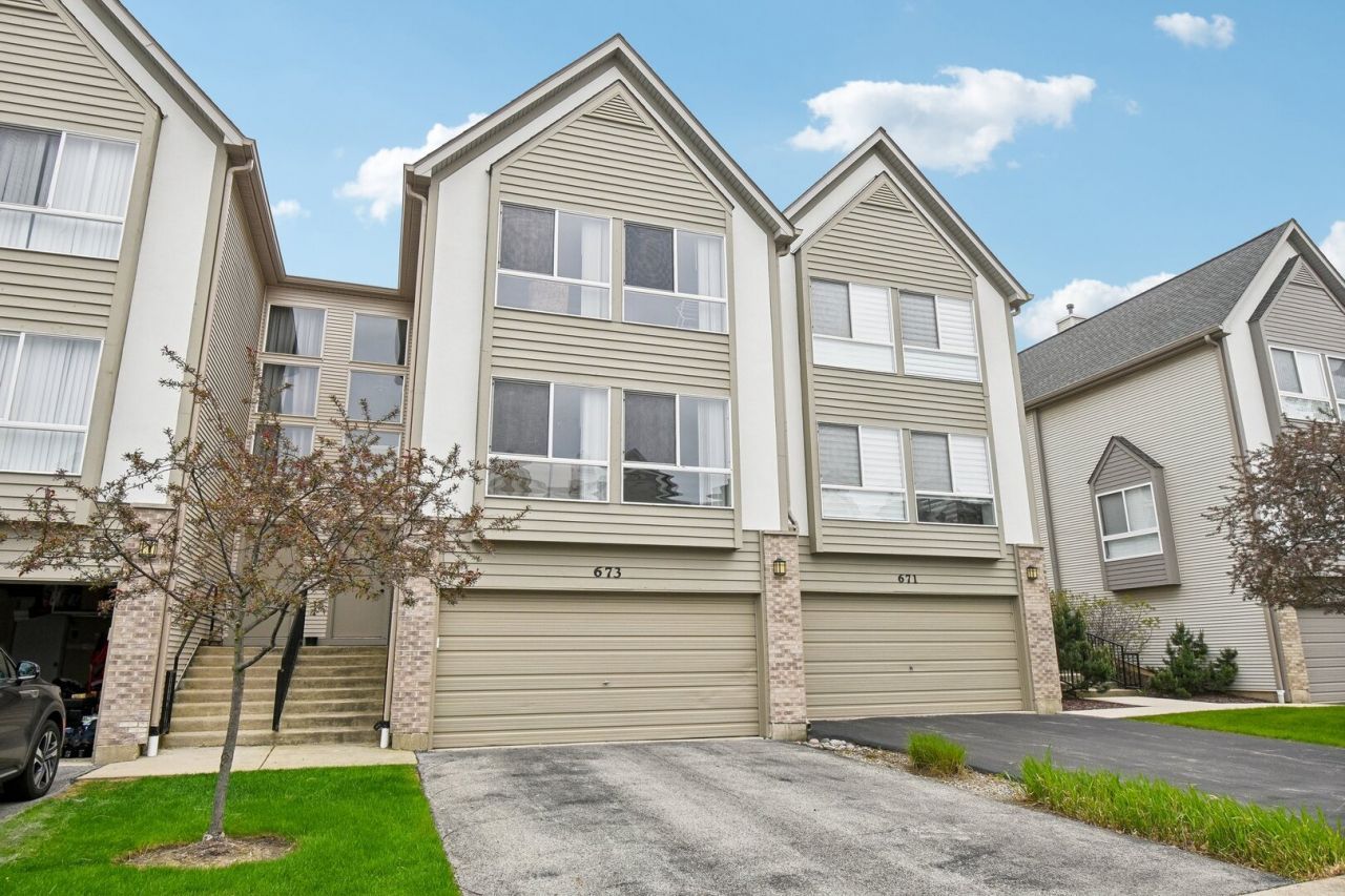 673 E Fountainview Drive , Unit 673, Mundelein, IL 60060 Main Photo