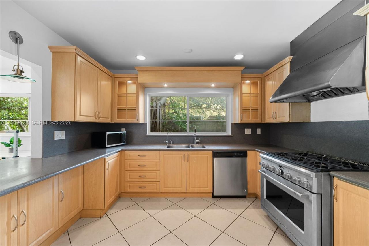 3758 Prairie Ave , Miami Beach, FL 33140 Photo