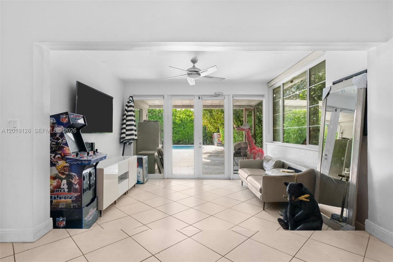 3758 Prairie Ave , Miami Beach, FL 33140 Photo