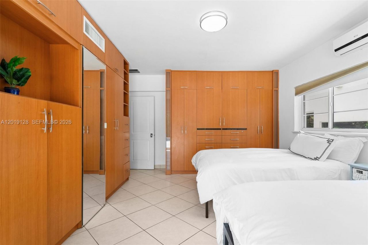 3758 Prairie Ave , Miami Beach, FL 33140 Photo