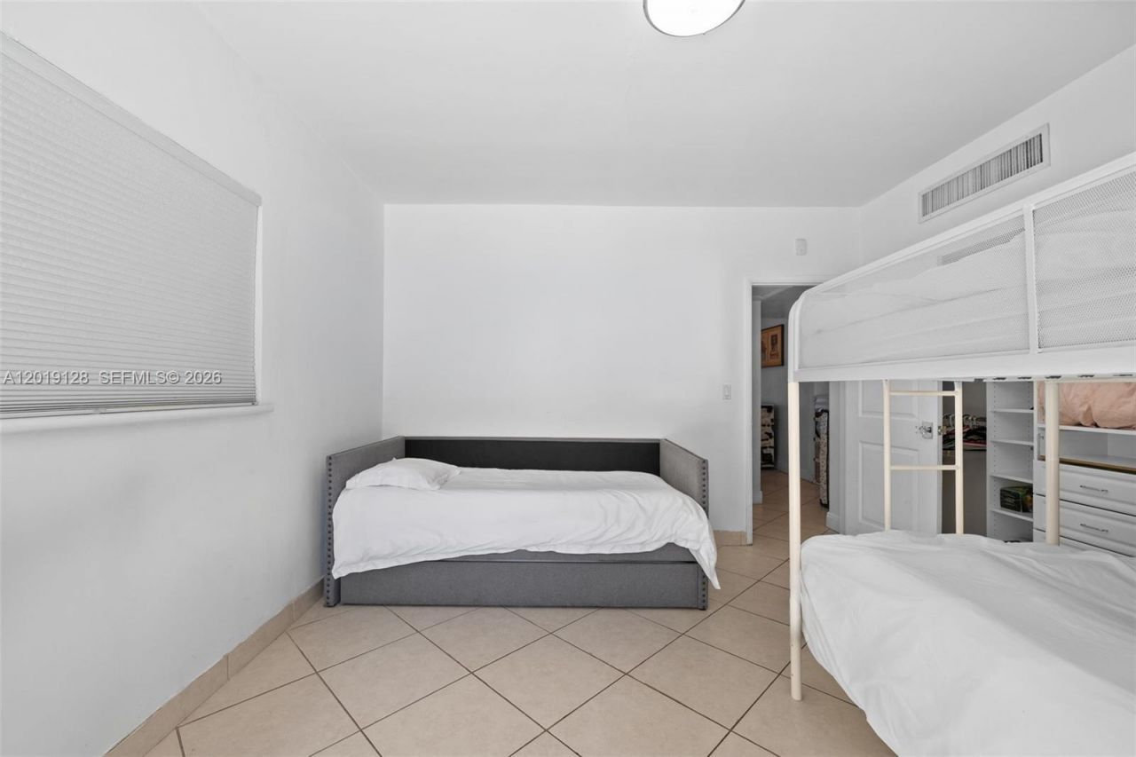 3758 Prairie Ave , Miami Beach, FL 33140 Photo