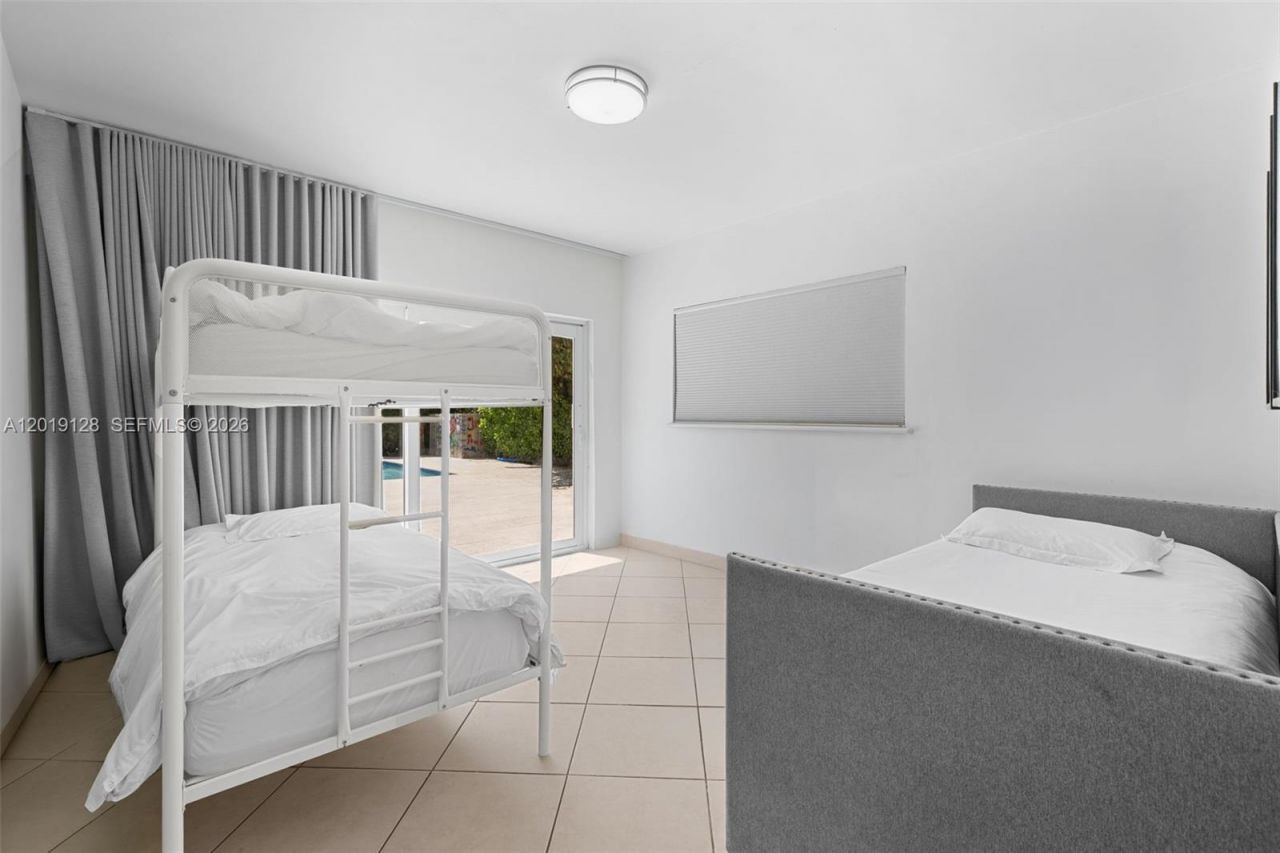 3758 Prairie Ave , Miami Beach, FL 33140 Photo