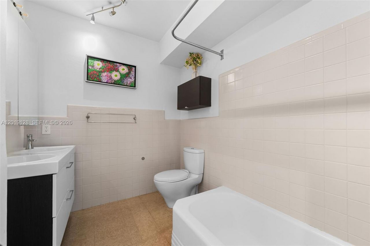 3758 Prairie Ave , Miami Beach, FL 33140 Photo