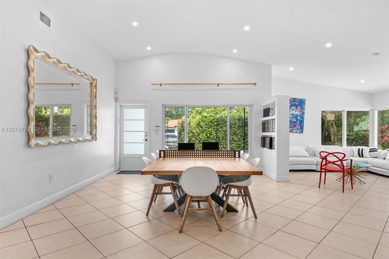 3758 Prairie Ave , Miami Beach, FL 33140 Photo
