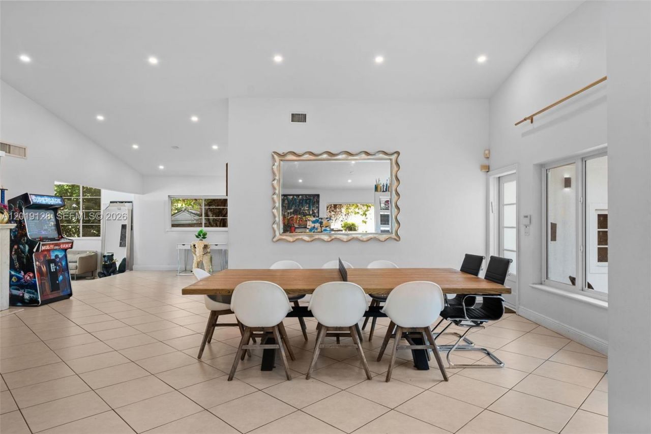 3758 Prairie Ave , Miami Beach, FL 33140 Photo