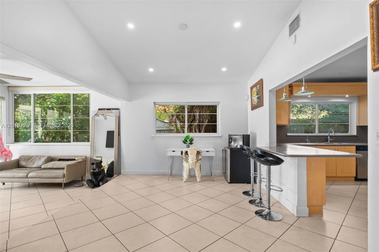 3758 Prairie Ave , Miami Beach, FL 33140 Photo