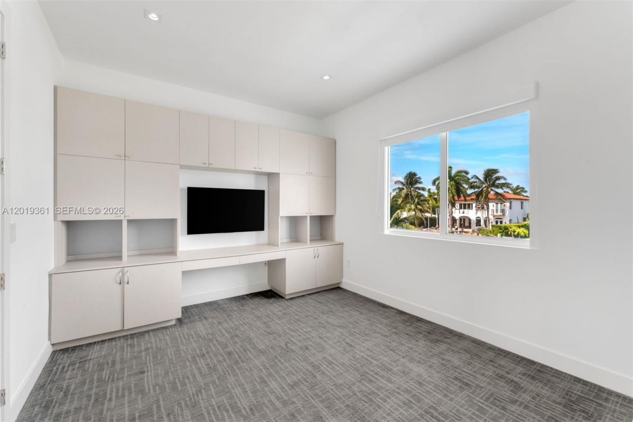 13040 N Bayshore Dr , North Miami, FL 33181 Photo