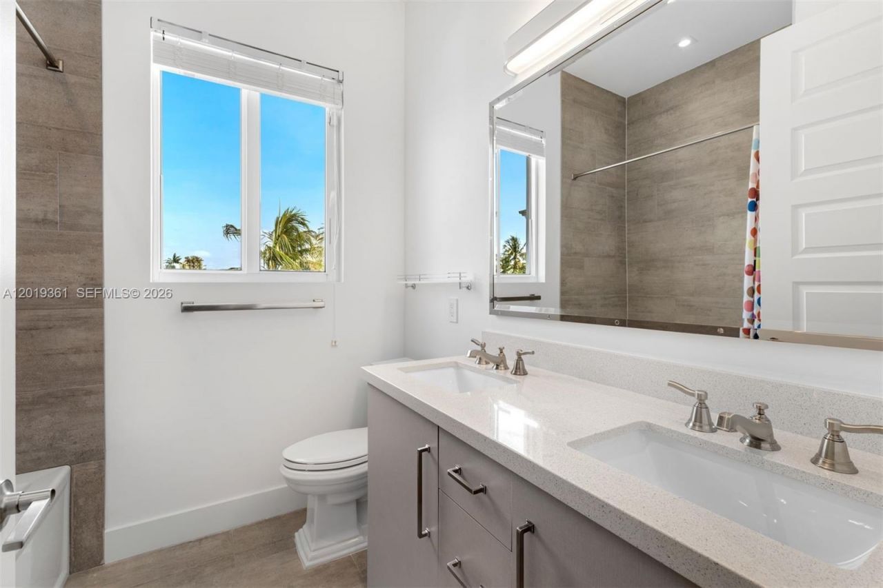 13040 N Bayshore Dr , North Miami, FL 33181 Photo