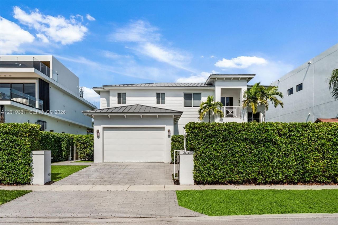 13040 N Bayshore Dr , North Miami, FL 33181 Photo