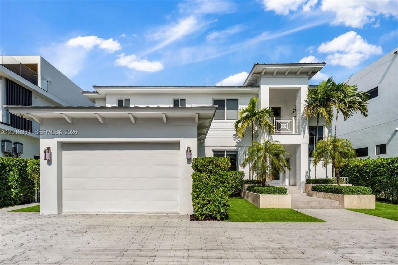 13040 N Bayshore Dr , North Miami, FL 33181 Photo