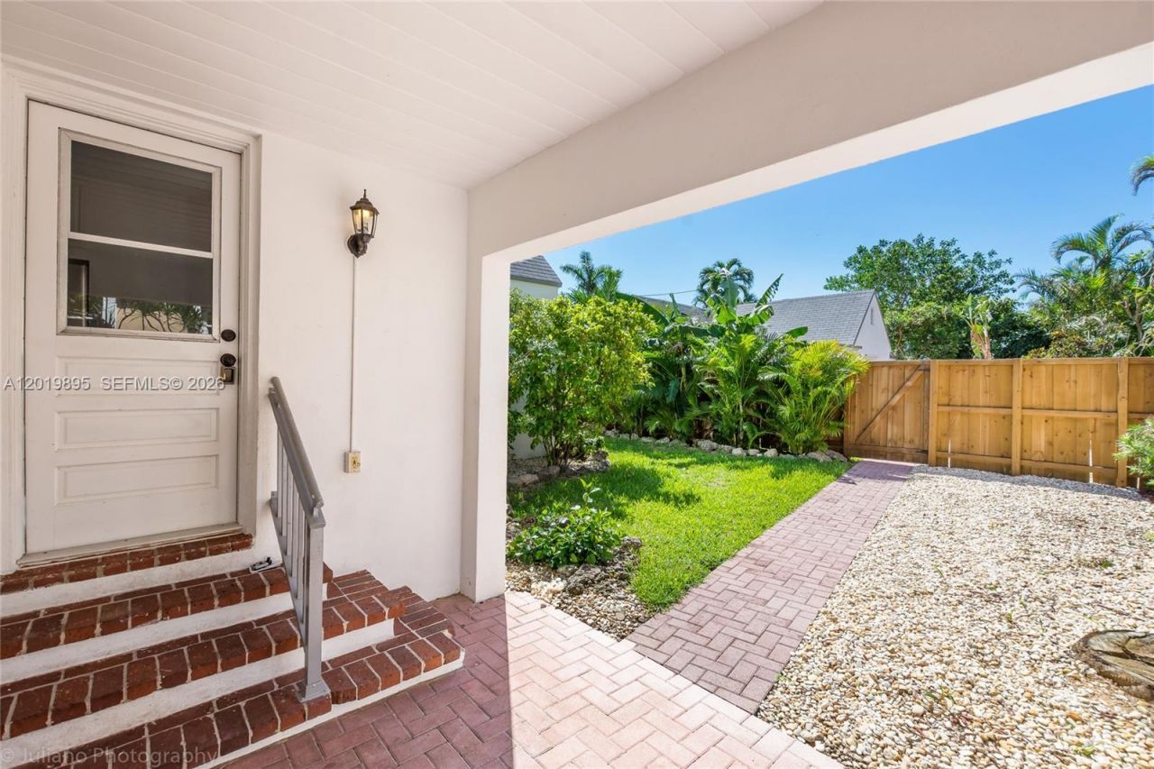 228 SW 23rd Rd , Unit FRONT, Miami, FL 33129 Photo