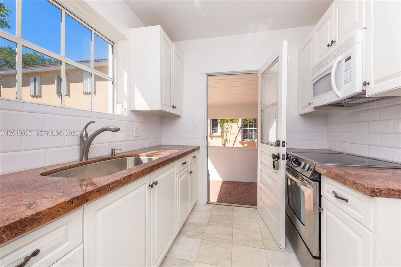 228 SW 23rd Rd , Unit FRONT, Miami, FL 33129 Photo