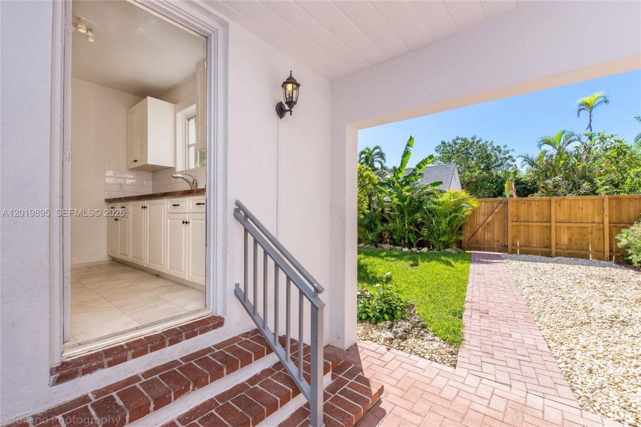228 SW 23rd Rd , Unit FRONT, Miami, FL 33129 Photo