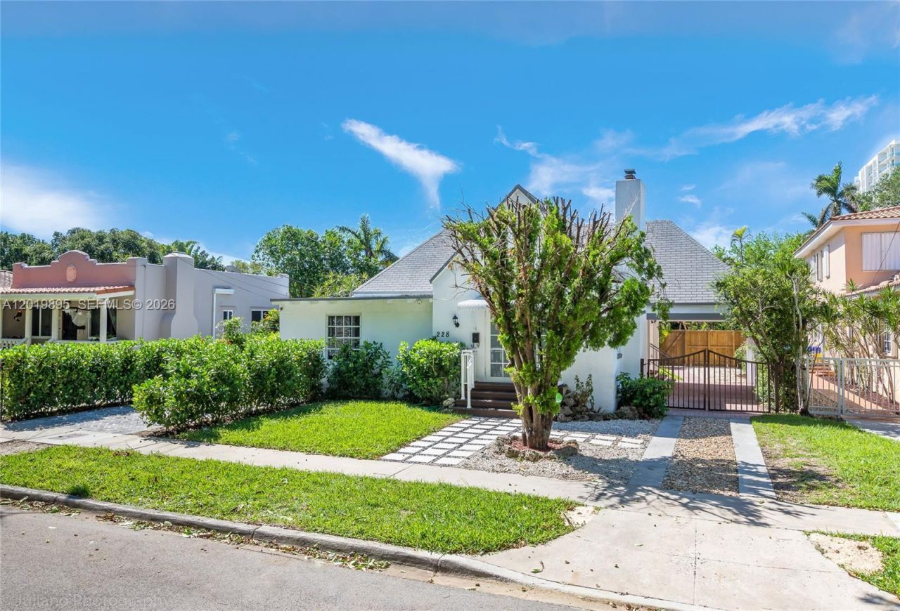 228 SW 23rd Rd , Unit FRONT, Miami, FL 33129 Photo