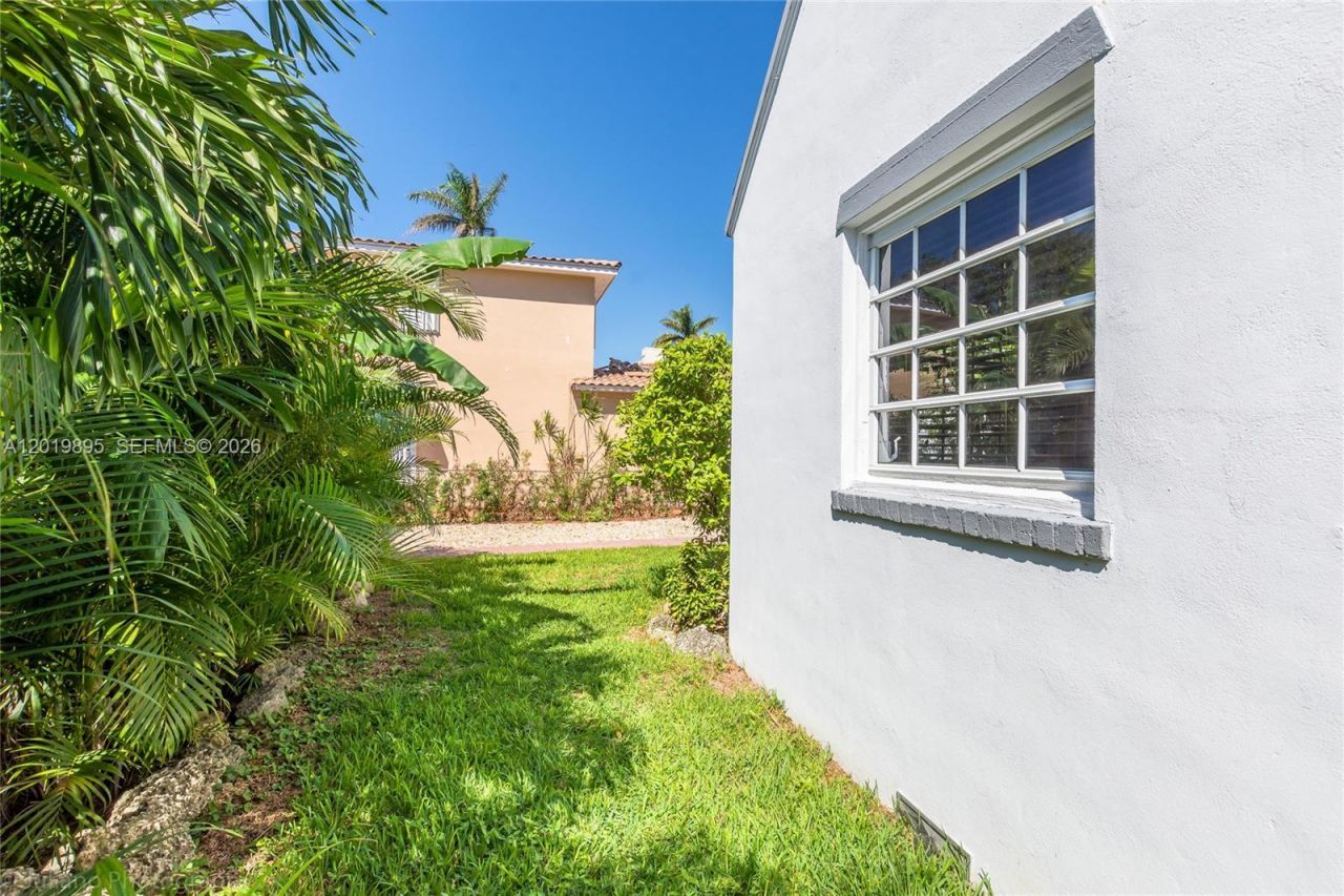 228 SW 23rd Rd , Unit FRONT, Miami, FL 33129 Photo