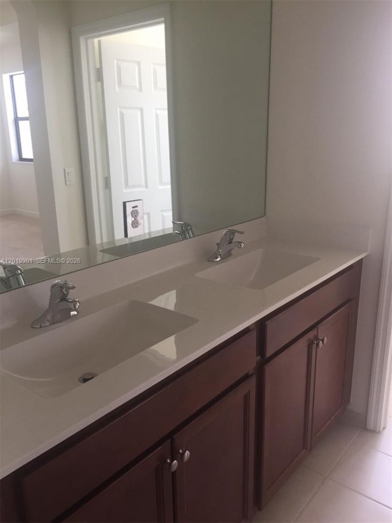 9333 W 34th Ct , Unit 9333, Hialeah, FL 33018 Photo