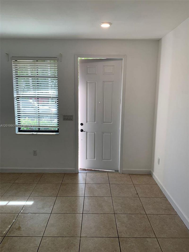 9333 W 34th Ct , Unit 9333, Hialeah, FL 33018 Photo