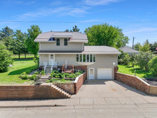 585 Balltown Road, Sherrill, IA 52073