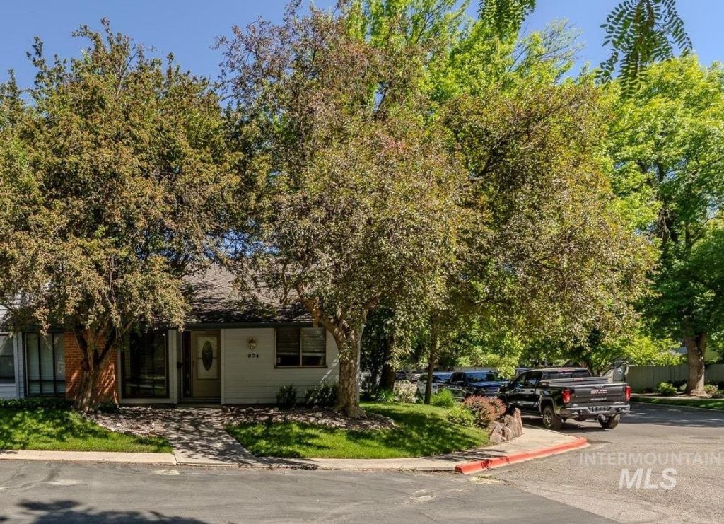 974 E. Strawberry Lane, Boise, ID 83712 Main Photo